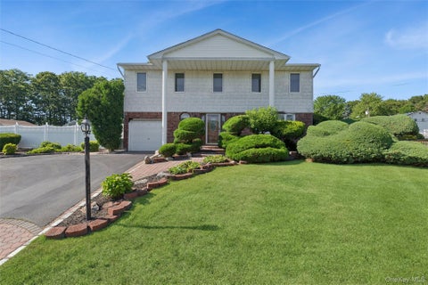 Homes For Sale - 27 Spacecraft Lane<br/> Hauppauge, NY 11788