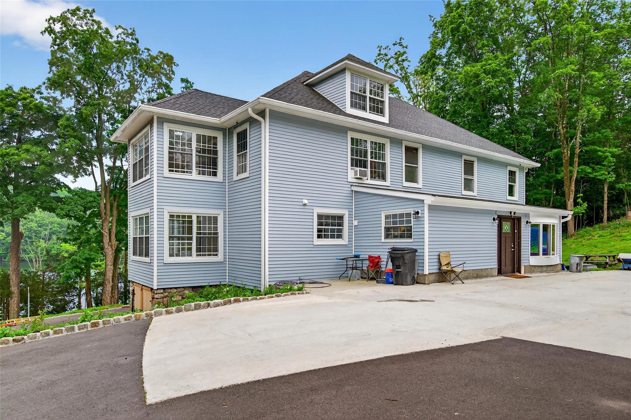 556 Lakes Road