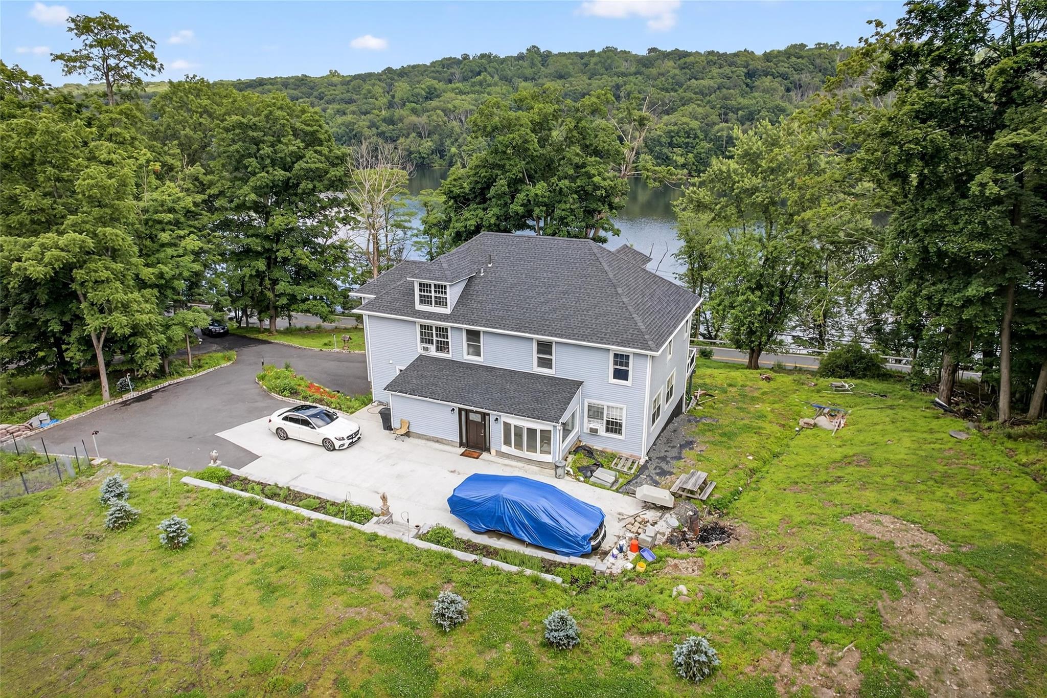 556 Lakes Road