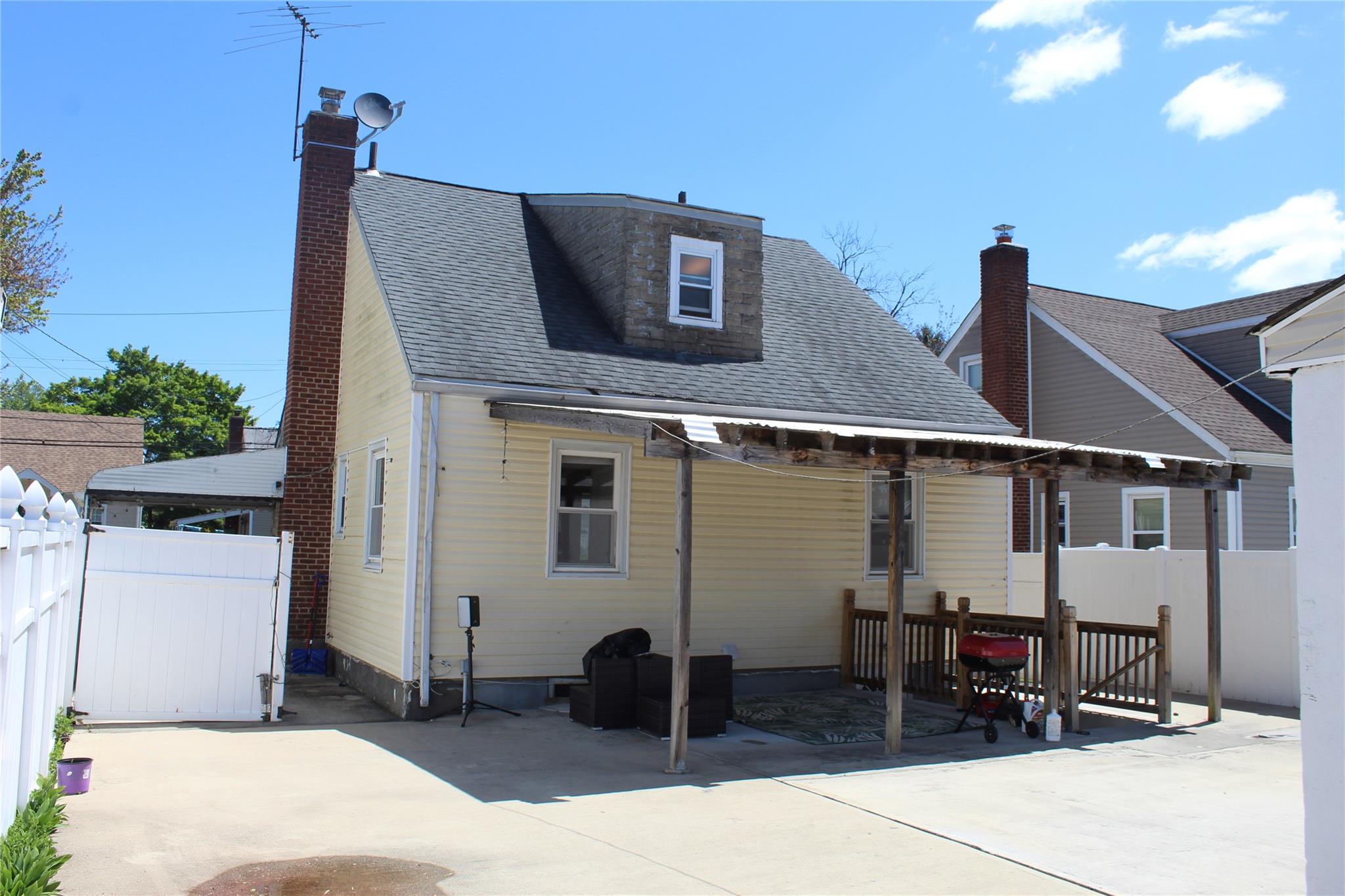 386 Locust Avenue, Uniondale, New York image 16