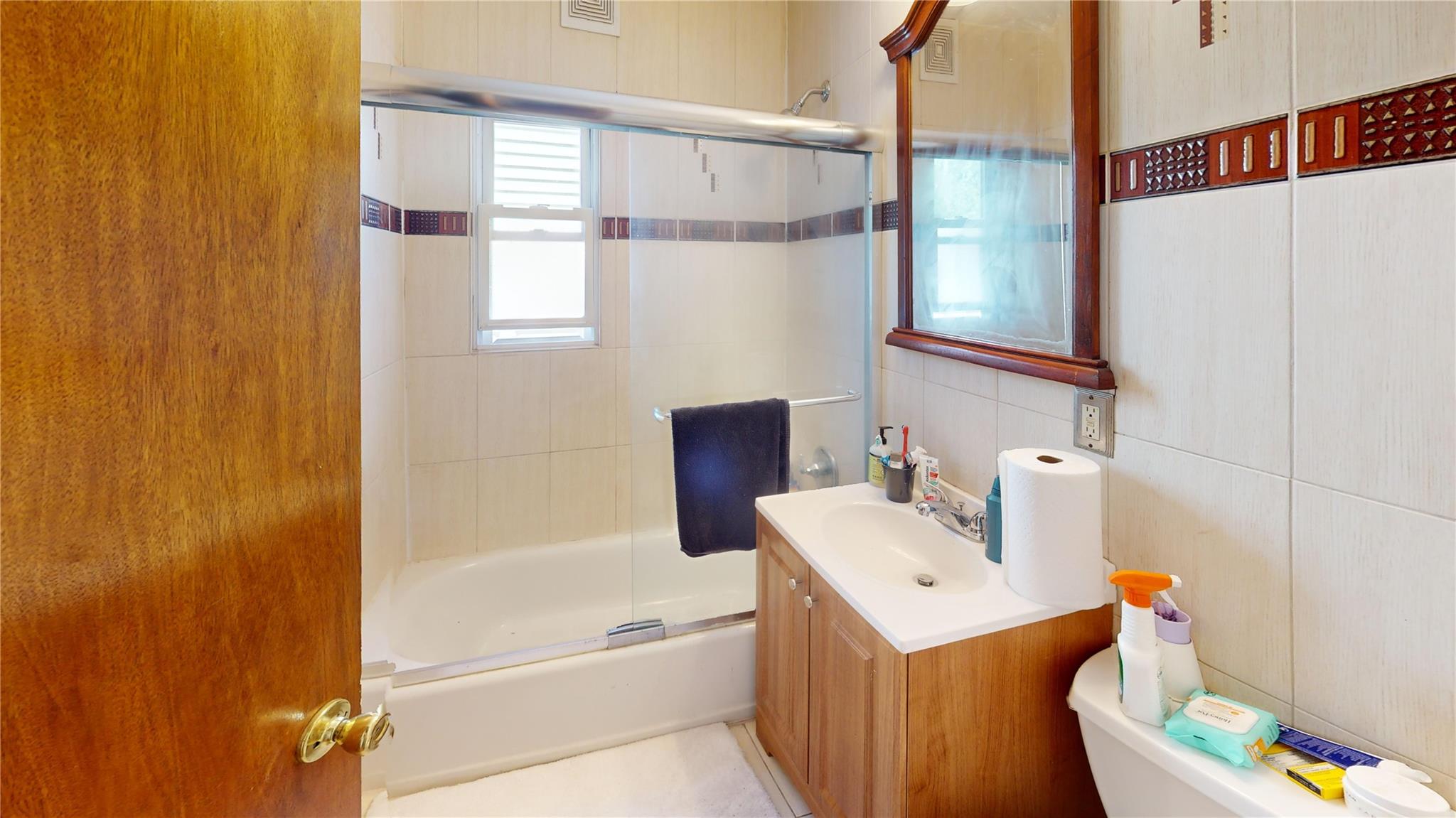 386 Locust Avenue, Uniondale, New York image 10