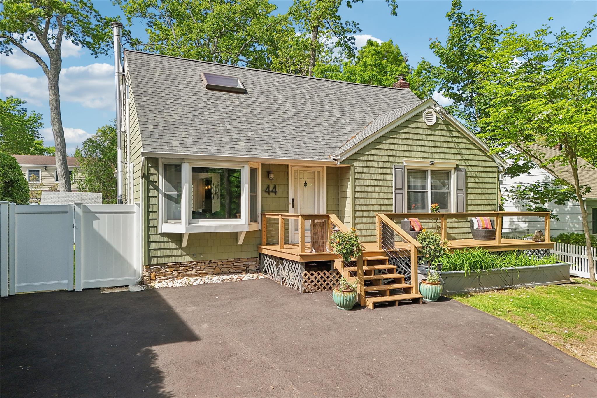 44 Tuscarora Drive, Centerport, New York image 2