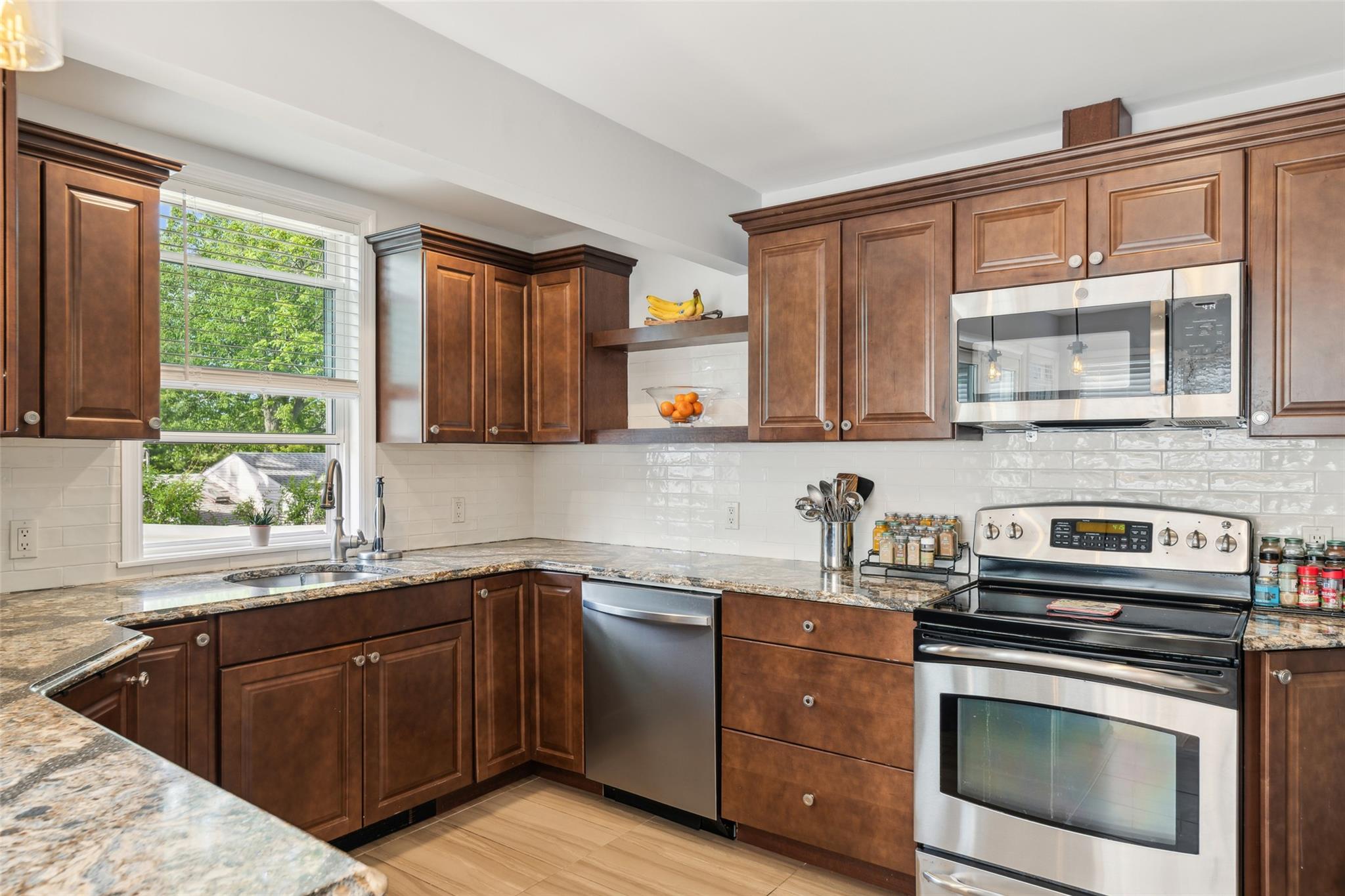 44 Tuscarora Drive, Centerport, New York image 12