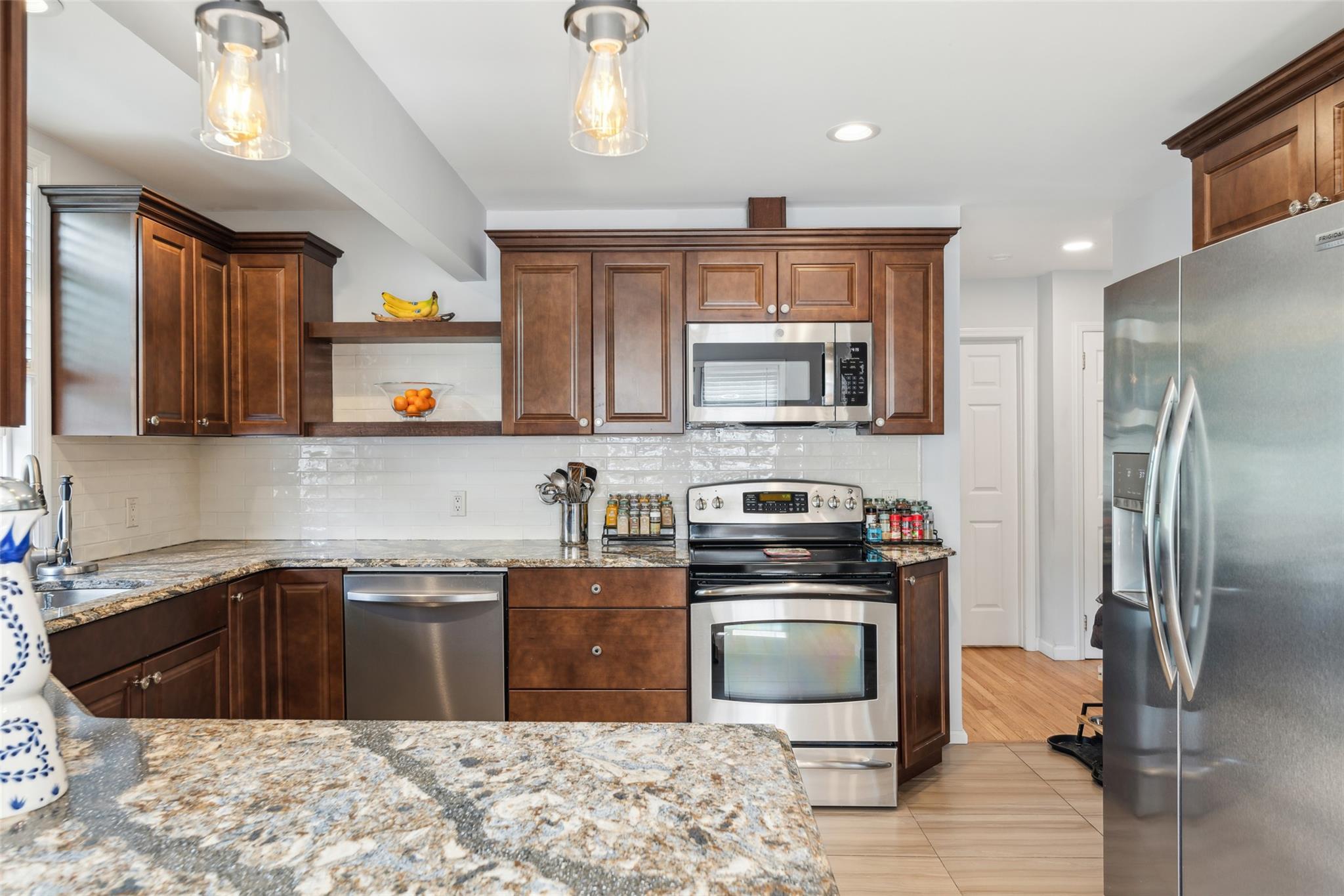 44 Tuscarora Drive, Centerport, New York image 11