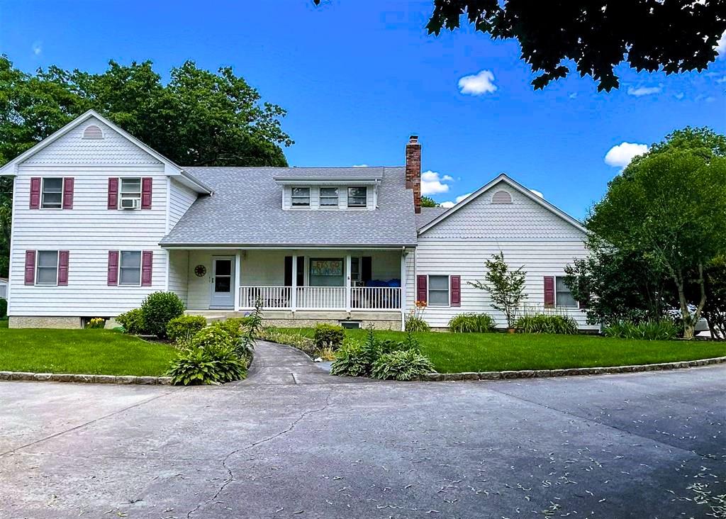 281 Lake Avenue, Nesconset, New York image 1