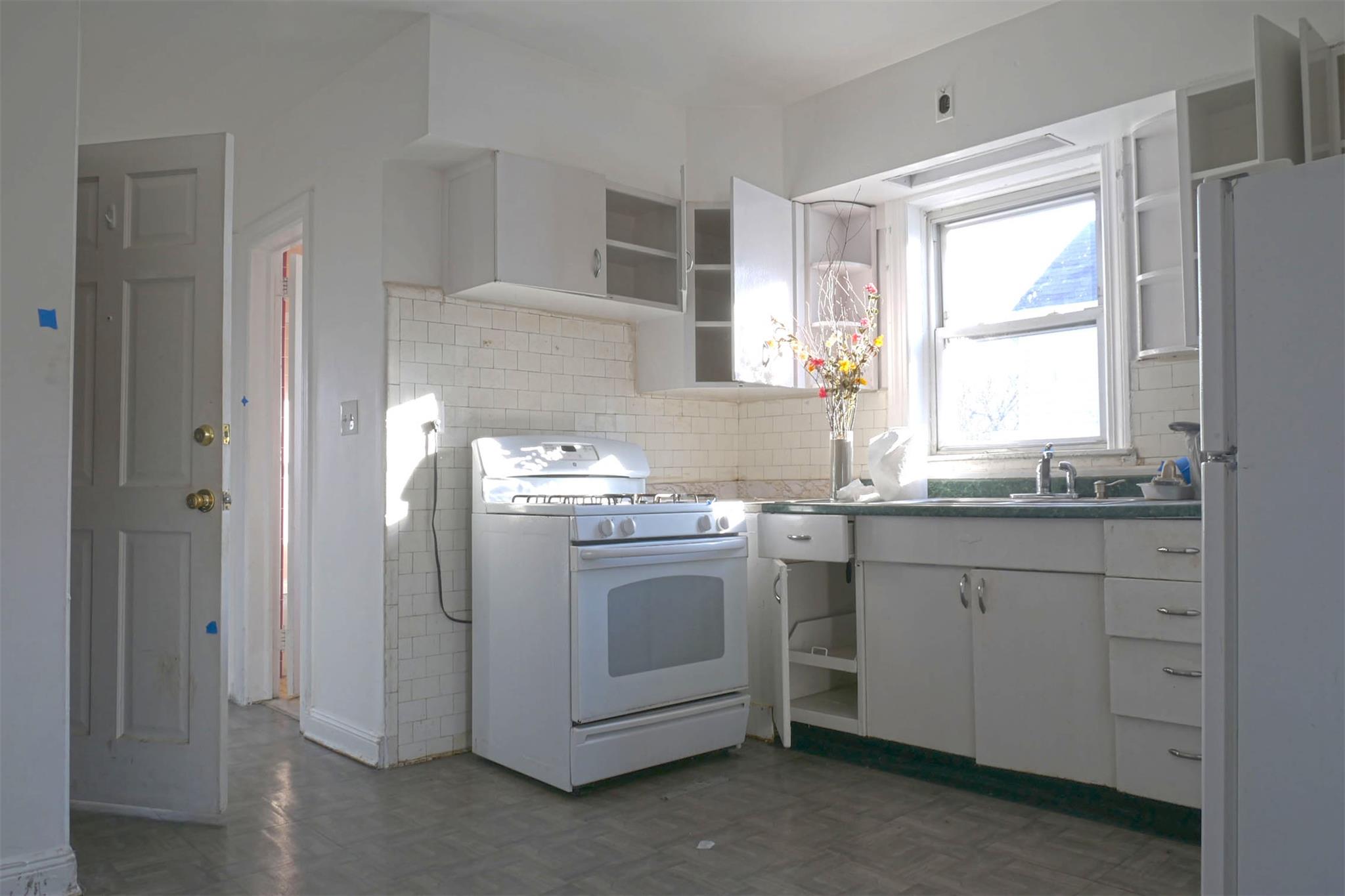 Rental Property at Beach 19th Street 2nd Floor, Far Rockaway, Queens, NY - Bedrooms: 2 
Bathrooms: 1 
Rooms: 4  - $2,500 MO.