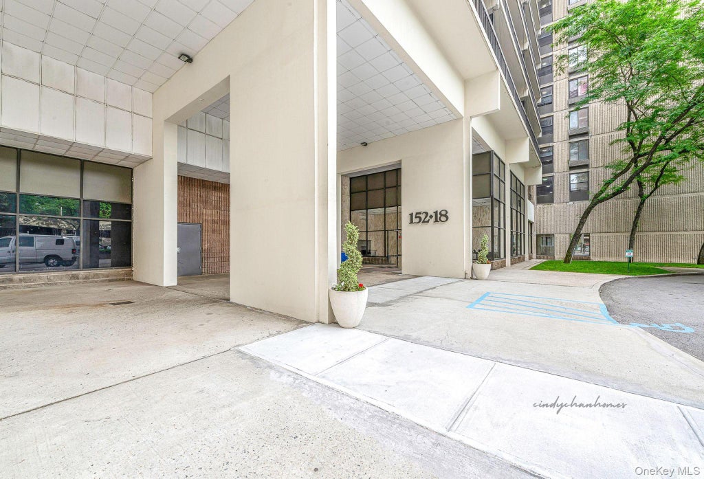 Photo of 152-18 Union Turnpike #1P, Flushing, NY 11367 (MLS # 1058688)