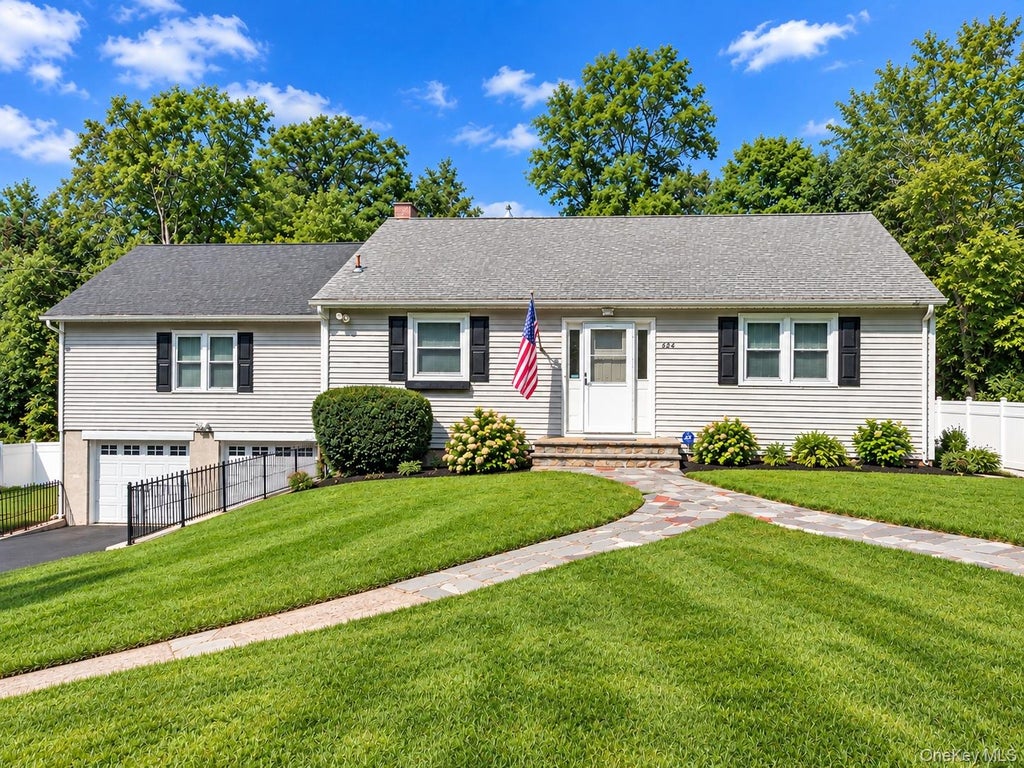 Photo of 624 Mt View Road, Peekskill, NY 10566 (MLS # 1050800)