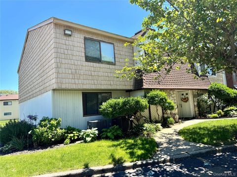 Photo of 71 Pointe Circle S #71, Coram, NY 11727 (MLS # 864920) Photo of 71 Pointe Circle S #71, Coram, NY 11727 (MLS # 864920)