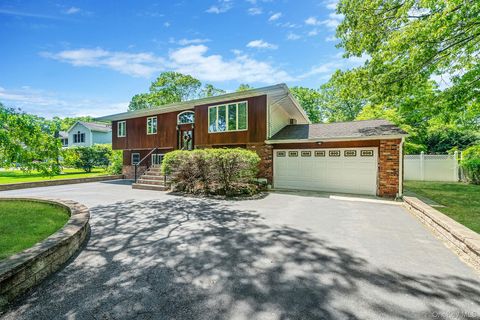 Homes For Sale - 118 Ledgewood Drive<br/> Smithtown, NY 11787