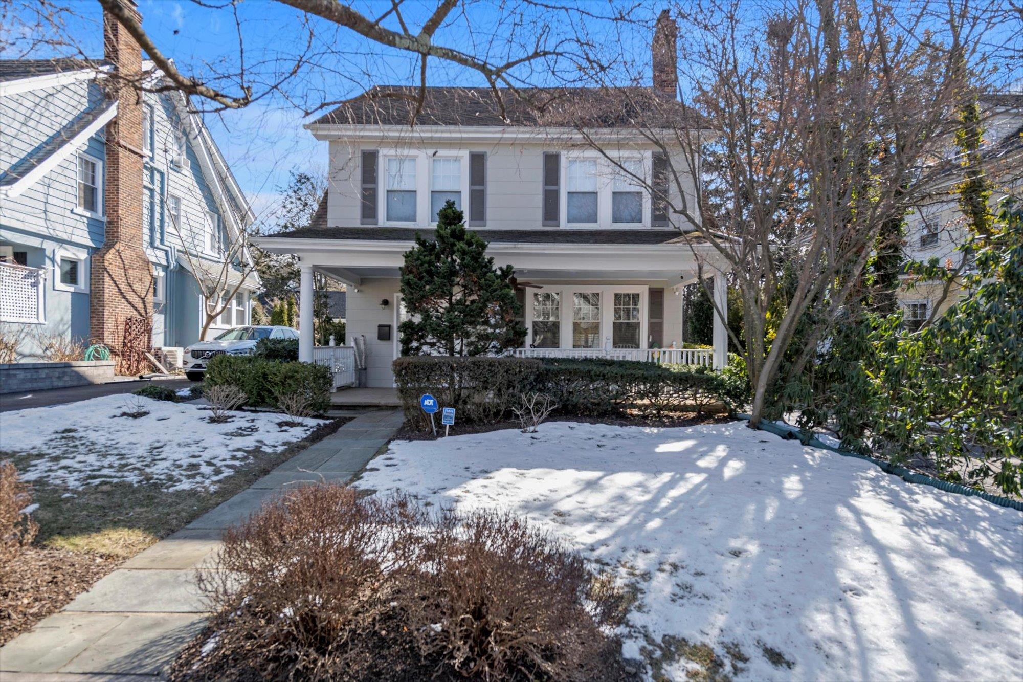 10 Murray Avenue, Port Washington, New York image 1