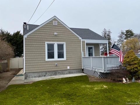 Homes For Sale - 8 Grant Avenue<br/> Brentwood, NY 11717