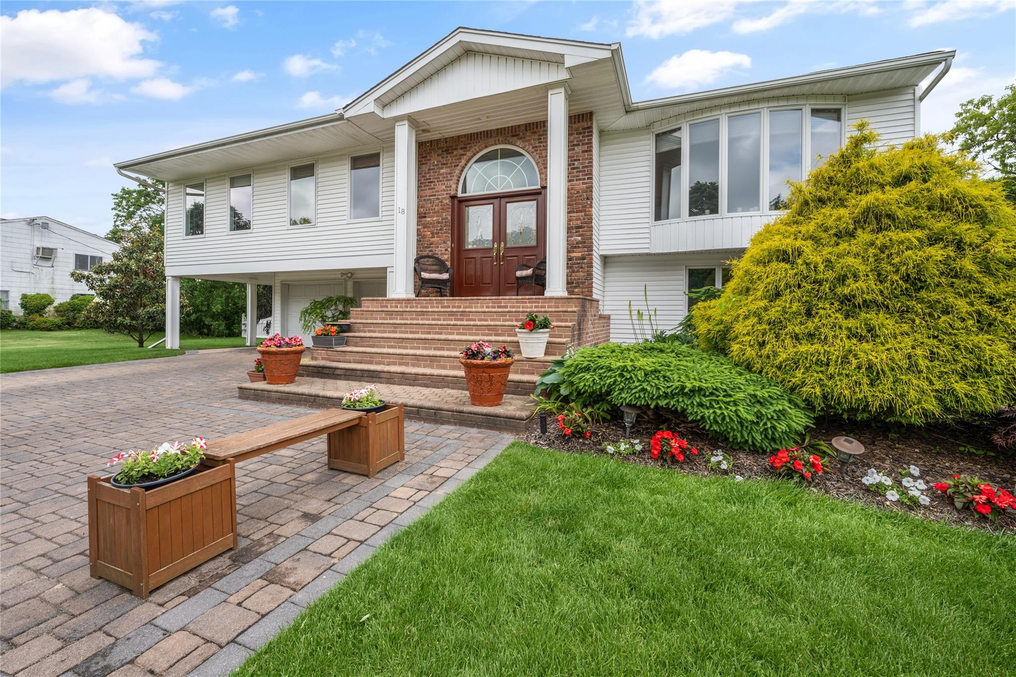 18 Peppermint Road, Commack, New York image 2