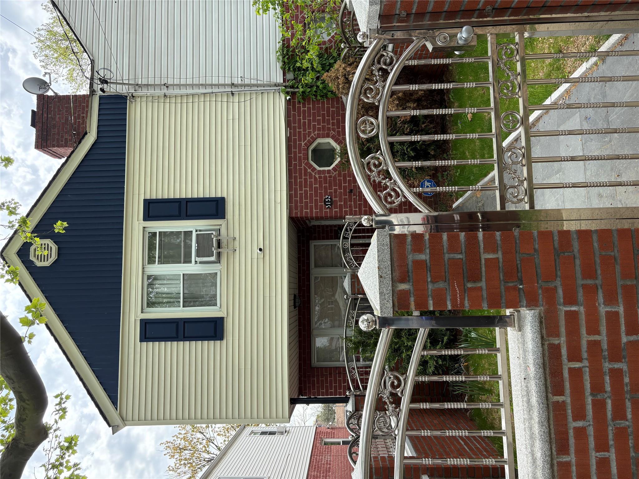 Property for Sale at Randall Avenue, Bronx, New York - Bedrooms: 3 
Bathrooms: 3 
Rooms: 9  - $750,000