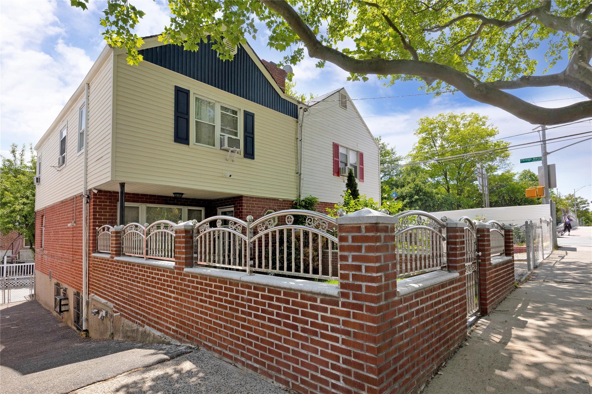 Property for Sale at Randall Avenue, Bronx, New York - Bedrooms: 3 
Bathrooms: 3 
Rooms: 9  - $750,000