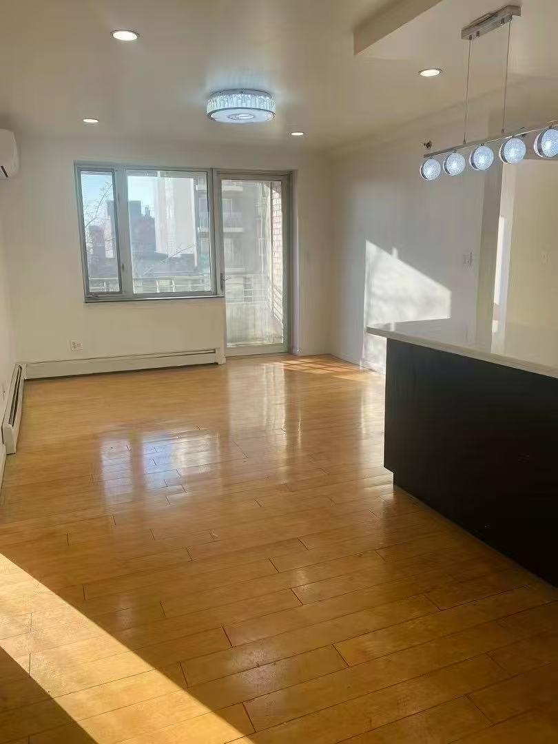 132-03 Sandford Avenue Ave #3F, Flushing, New York image 3