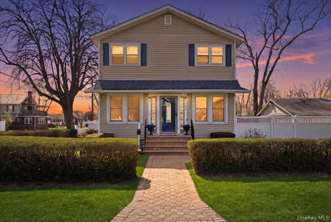 Mobile Home For Sale - 197 S 4th Street<br/> Lindenhurst, NY 11757