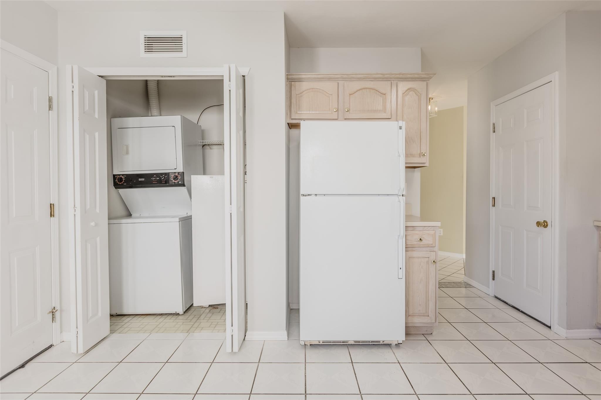 7 Ethan Circle, Middle Island, New York image 10