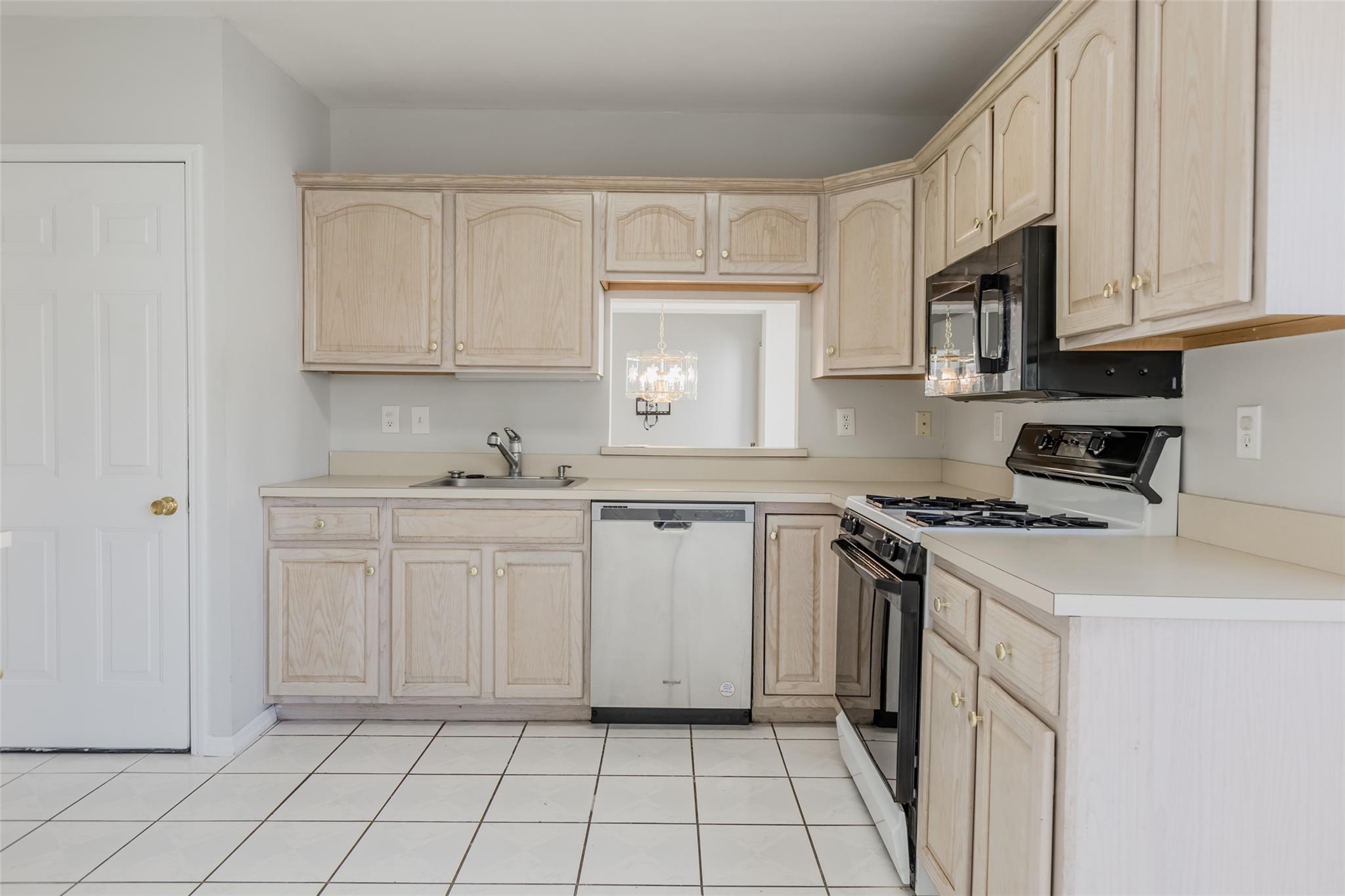7 Ethan Circle, Middle Island, New York image 9