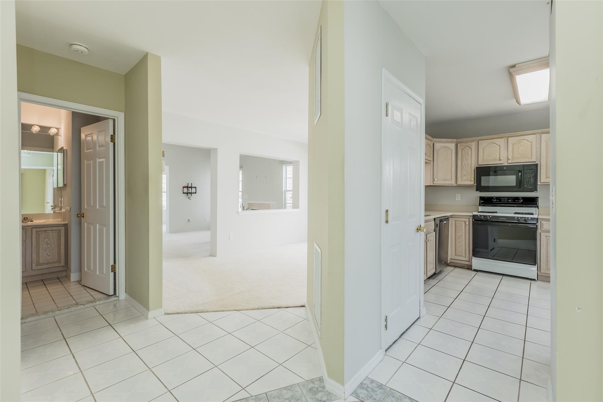 7 Ethan Circle, Middle Island, New York image 6