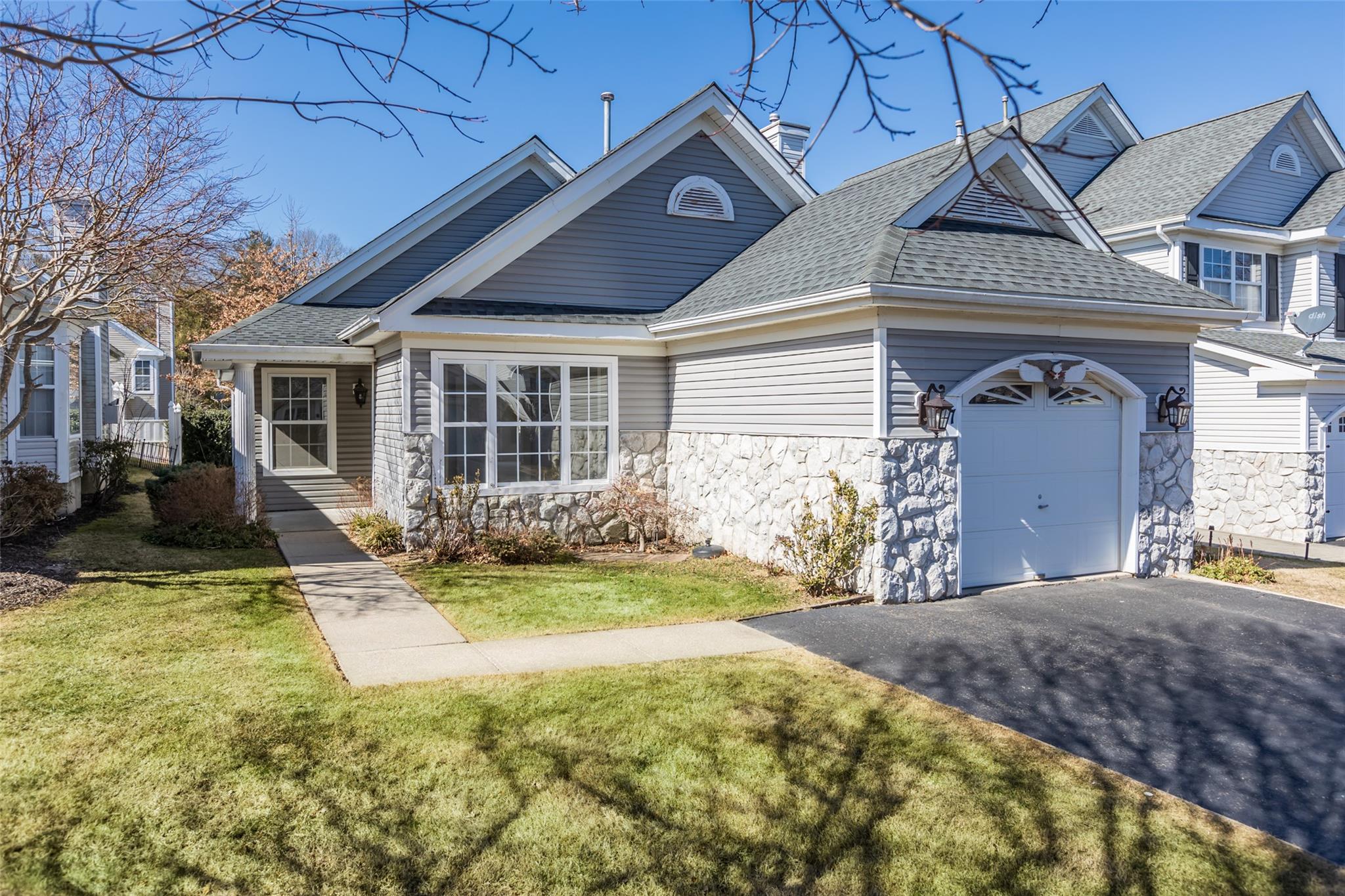 7 Ethan Circle, Middle Island, New York image 1