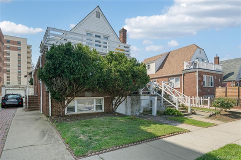 Photo of 370 E Broadway, Long Beach, NY 11561 (MLS # 924516)