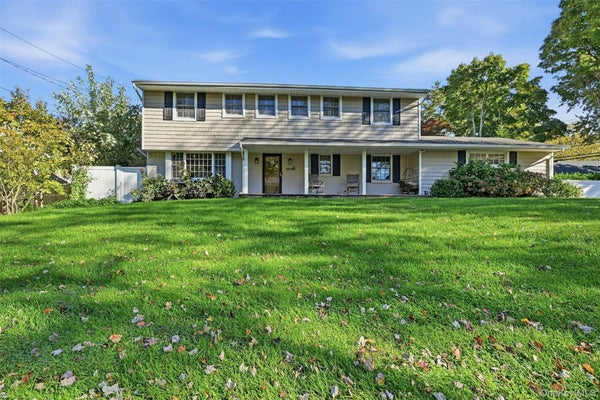 42 MARIE DR, HUNTINGTON, NY 11743 - Image 2e6b20941b301b1db9e2cafee17534cd/848488924