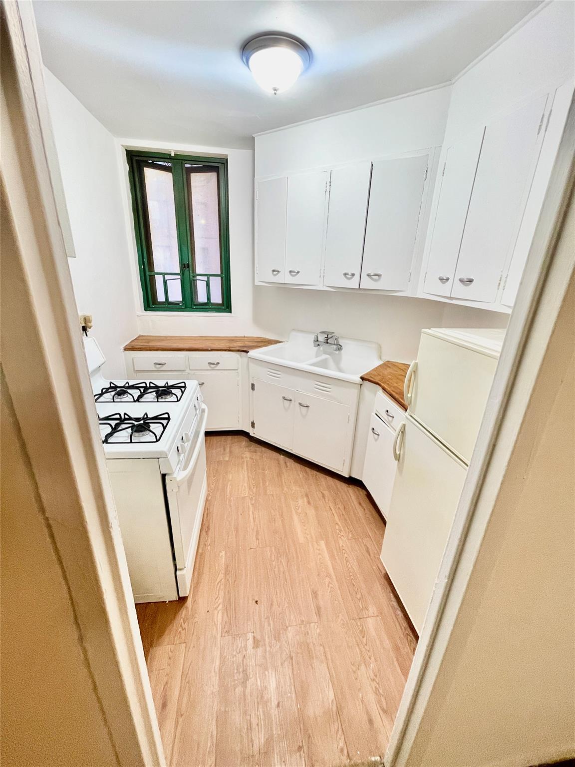 Rental Property at Metropolitan Oval Th, Bronx, New York - Bedrooms: 1 
Bathrooms: 1  - $2,000 MO.