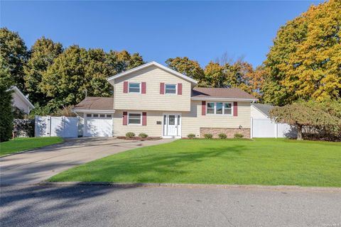Homes For Sale - 7 Radburn Lane<br/> Suffolk County, Port Jefferson Station, NY 11776
