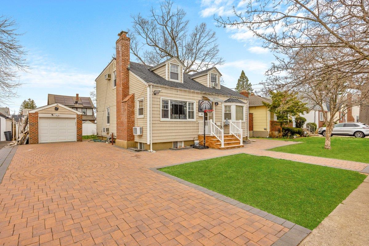 58 Camdike Street, Valley Stream, New York image 3