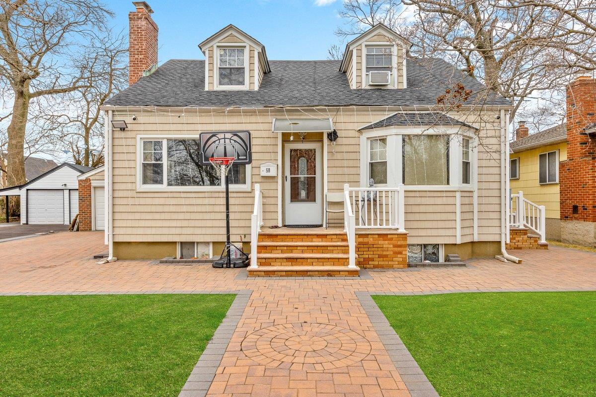 58 Camdike Street, Valley Stream, New York image 1