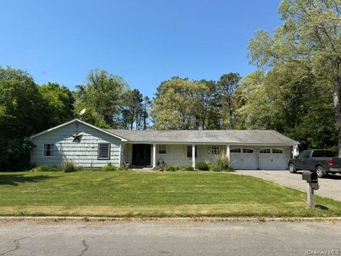 Photo of 3 Estates Drive, Port Jefferson Station, NY 11776 (MLS # 1001381)