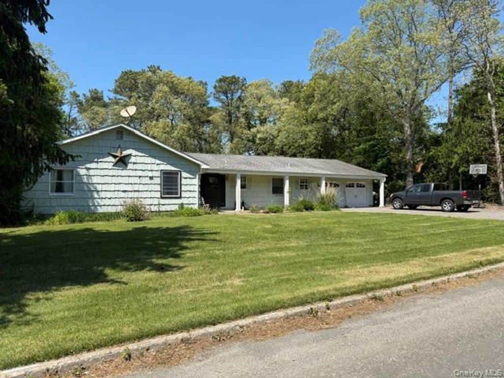 Photo of 3 Estates Drive, Port Jefferson Station, NY 11776 (MLS # 1001381)