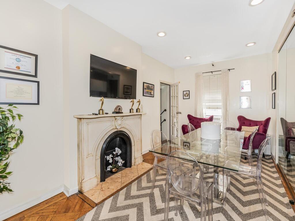 115 E 39th Street
