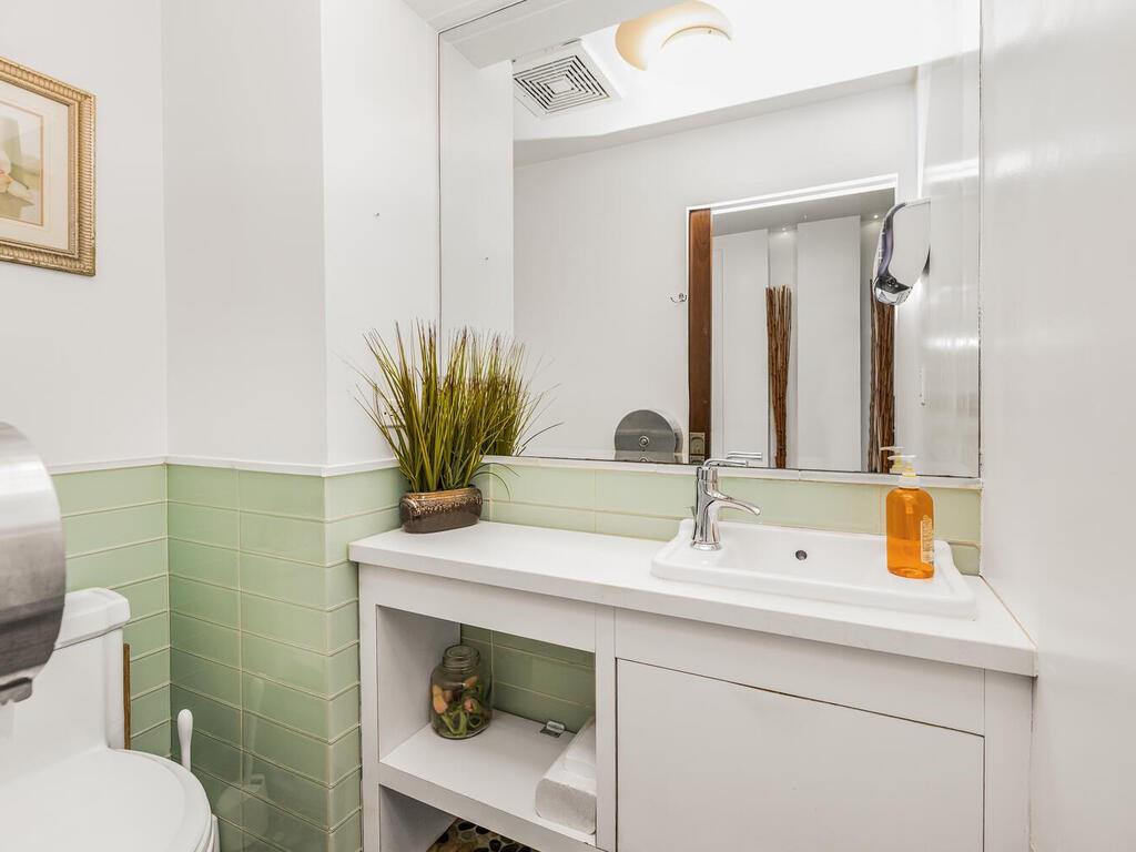 115 E 39th Street