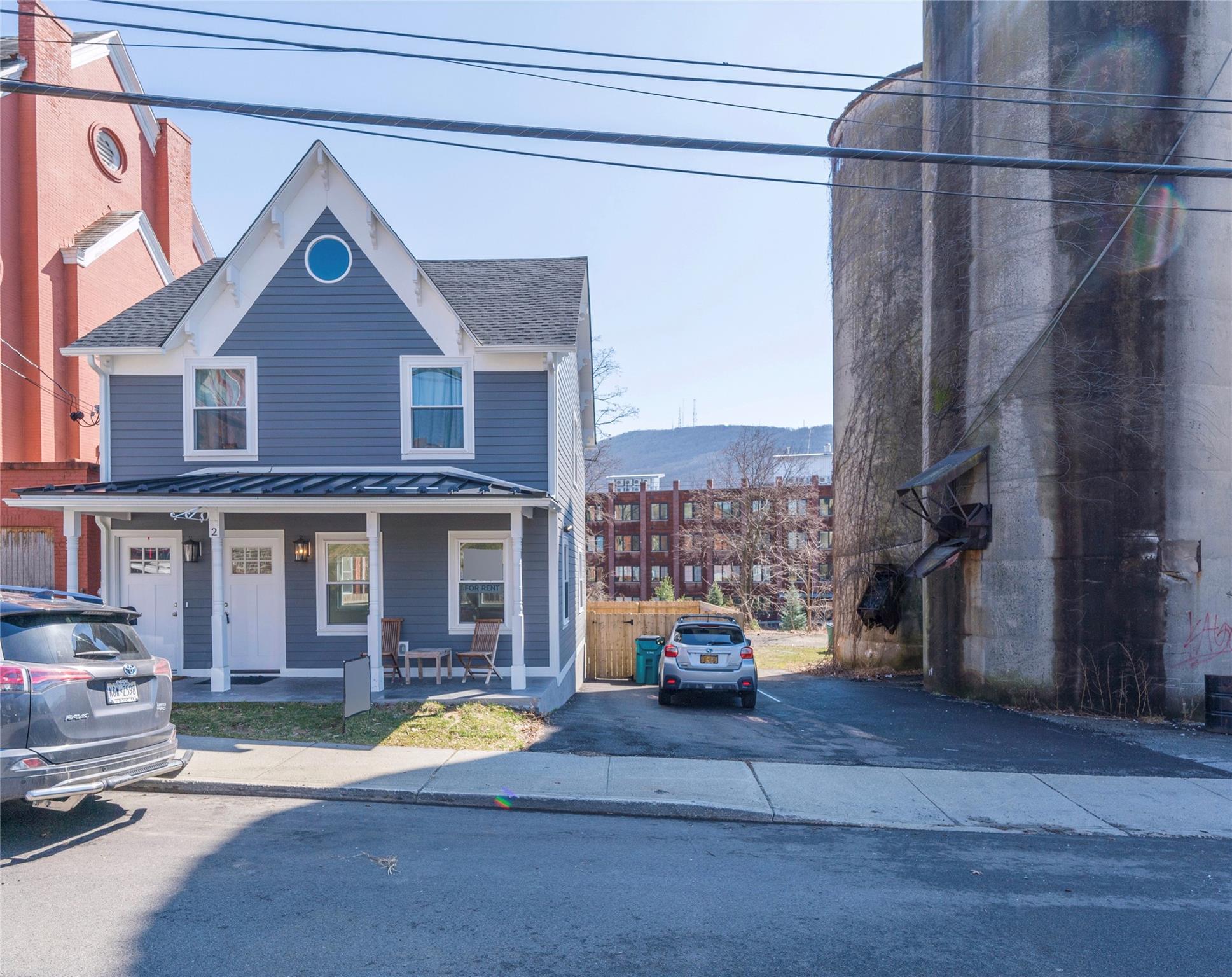 Tioronda Ave Ave, Beacon, New York - 2 Bedrooms  
1 Bathrooms  
4 Rooms - 