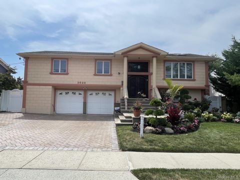 Photo of 3822 Greentree Drive, Oceanside, NY 11572 (MLS # 918622)