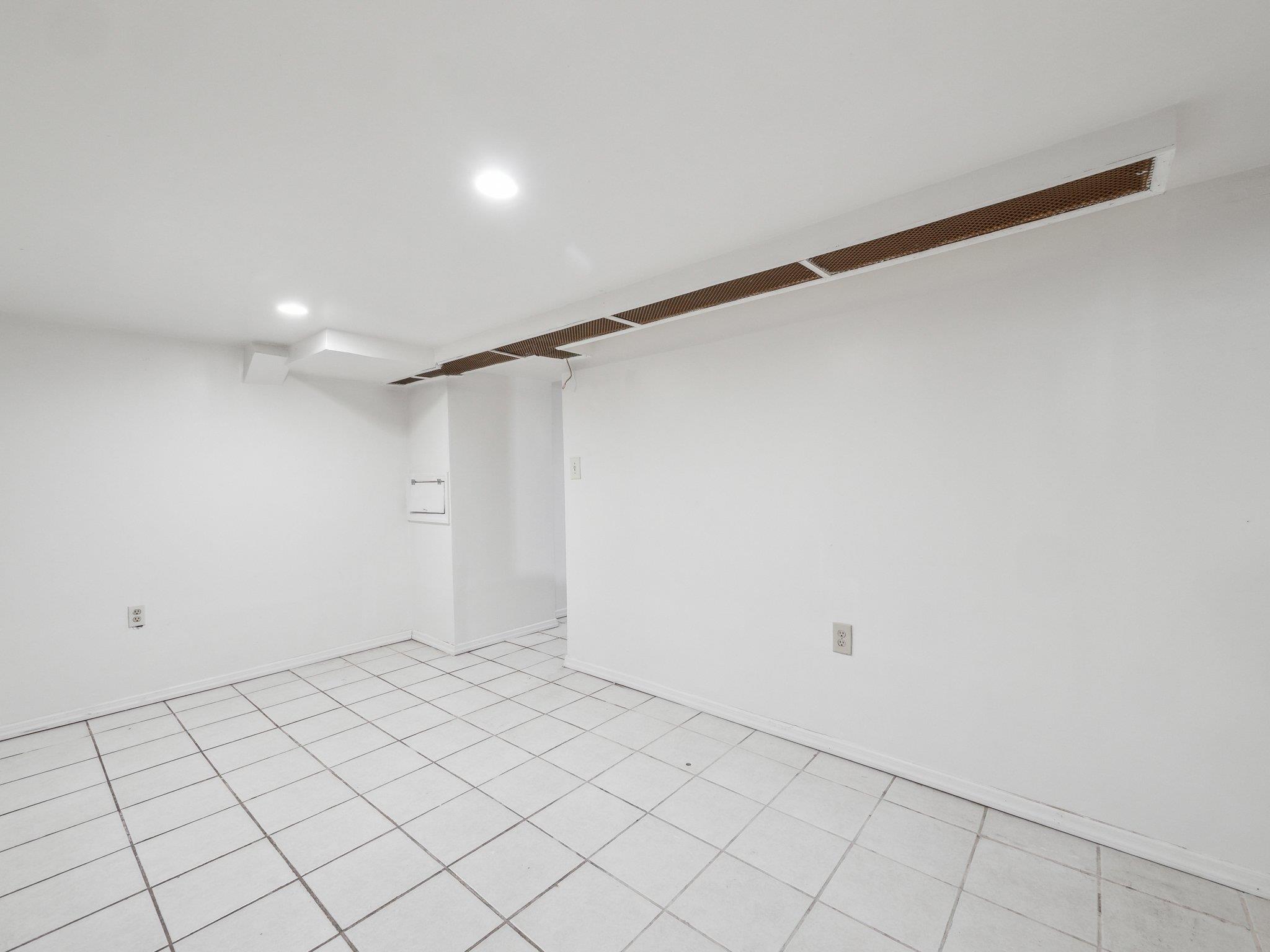 62 Herman Boulevard, Franklin Square, New York image 34