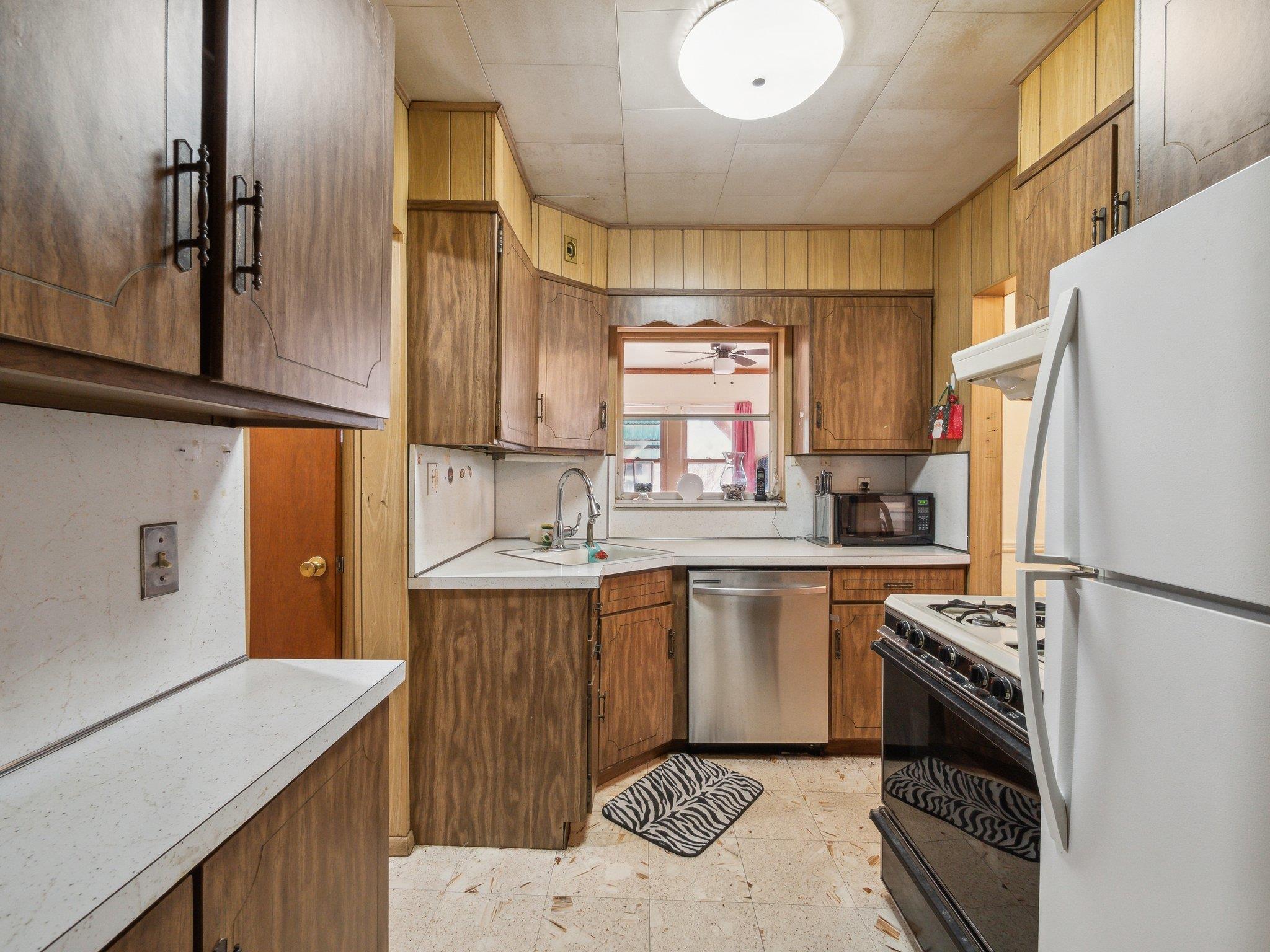 62 Herman Boulevard, Franklin Square, New York image 8