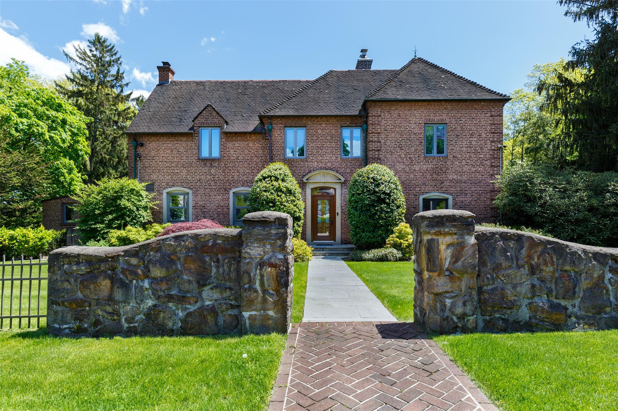 Rental Property at Ridge Place, Pelham, New York - Bedrooms: 4 
Bathrooms: 4 
Rooms: 9  - $13,500 MO.