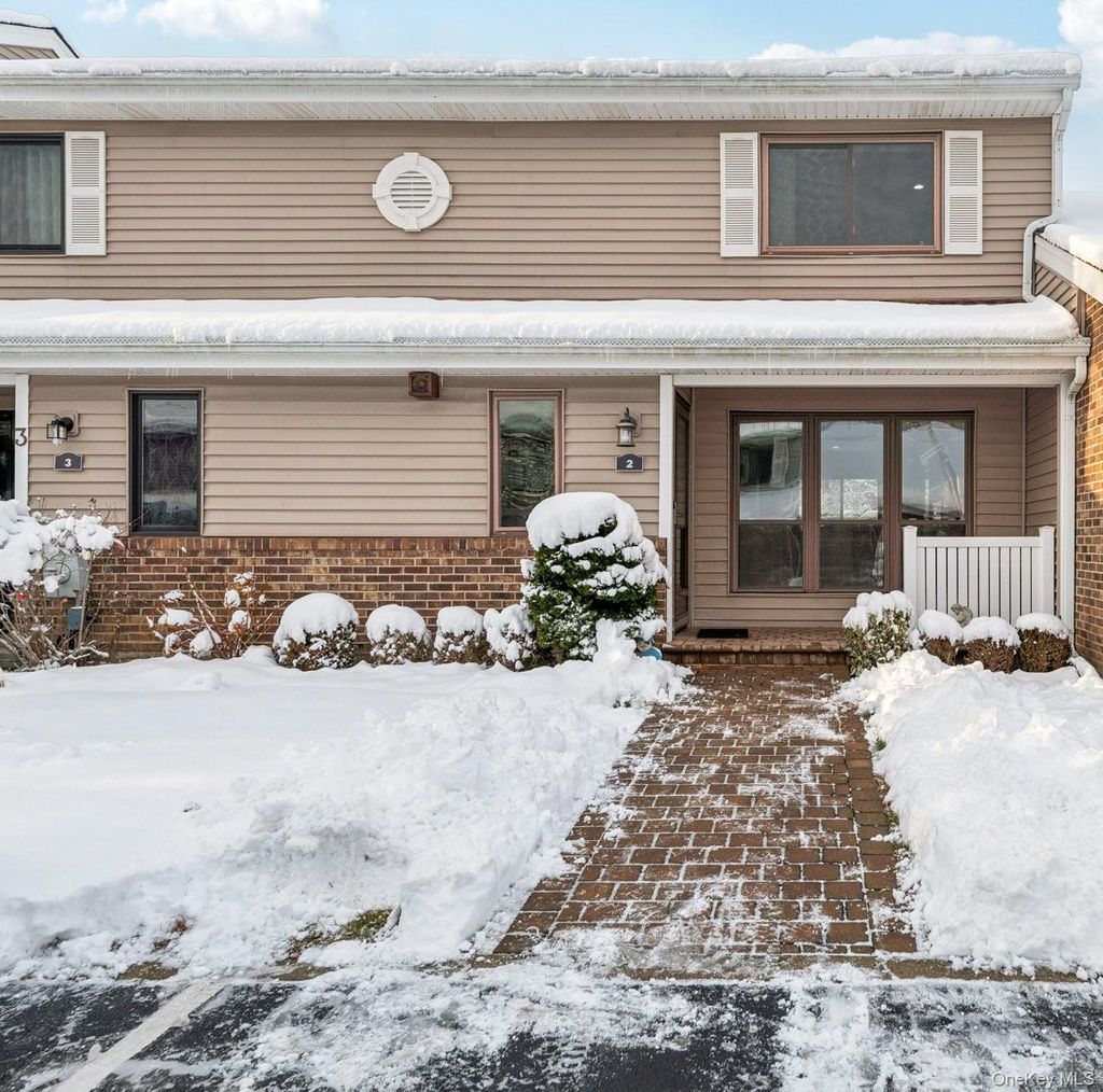 Photo of 2 W Pond Court, Smithtown, NY 11787 (MLS # 944196)