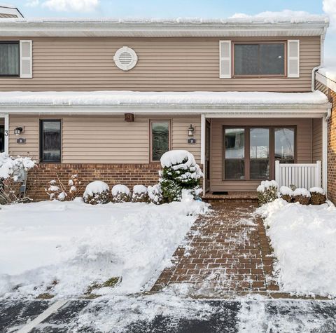 2 W Pond Court Smithtown NY 11787