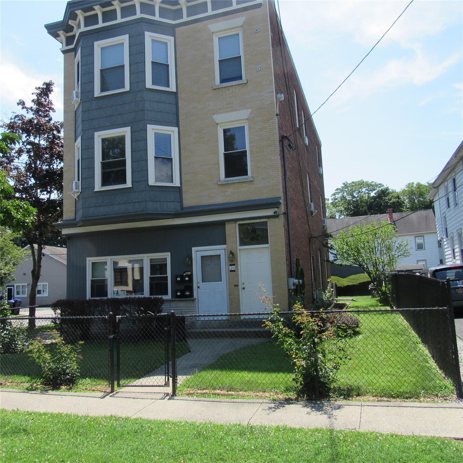Taylor Avenue 3, Poughkeepsie, New York - 2 Bedrooms  
1 Bathrooms  
6 Rooms - 