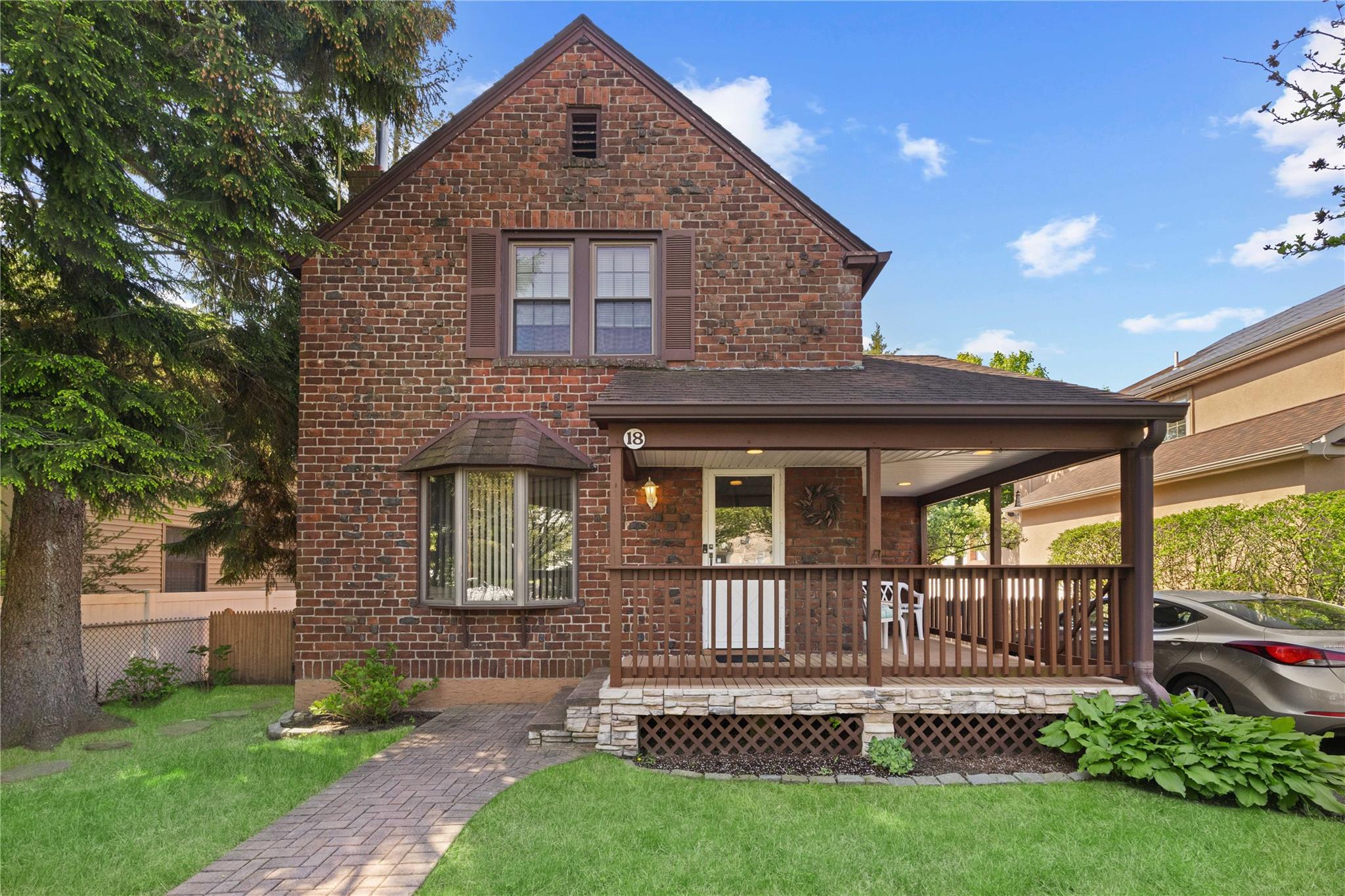 18 Willow Street, Roslyn Heights, New York image 19