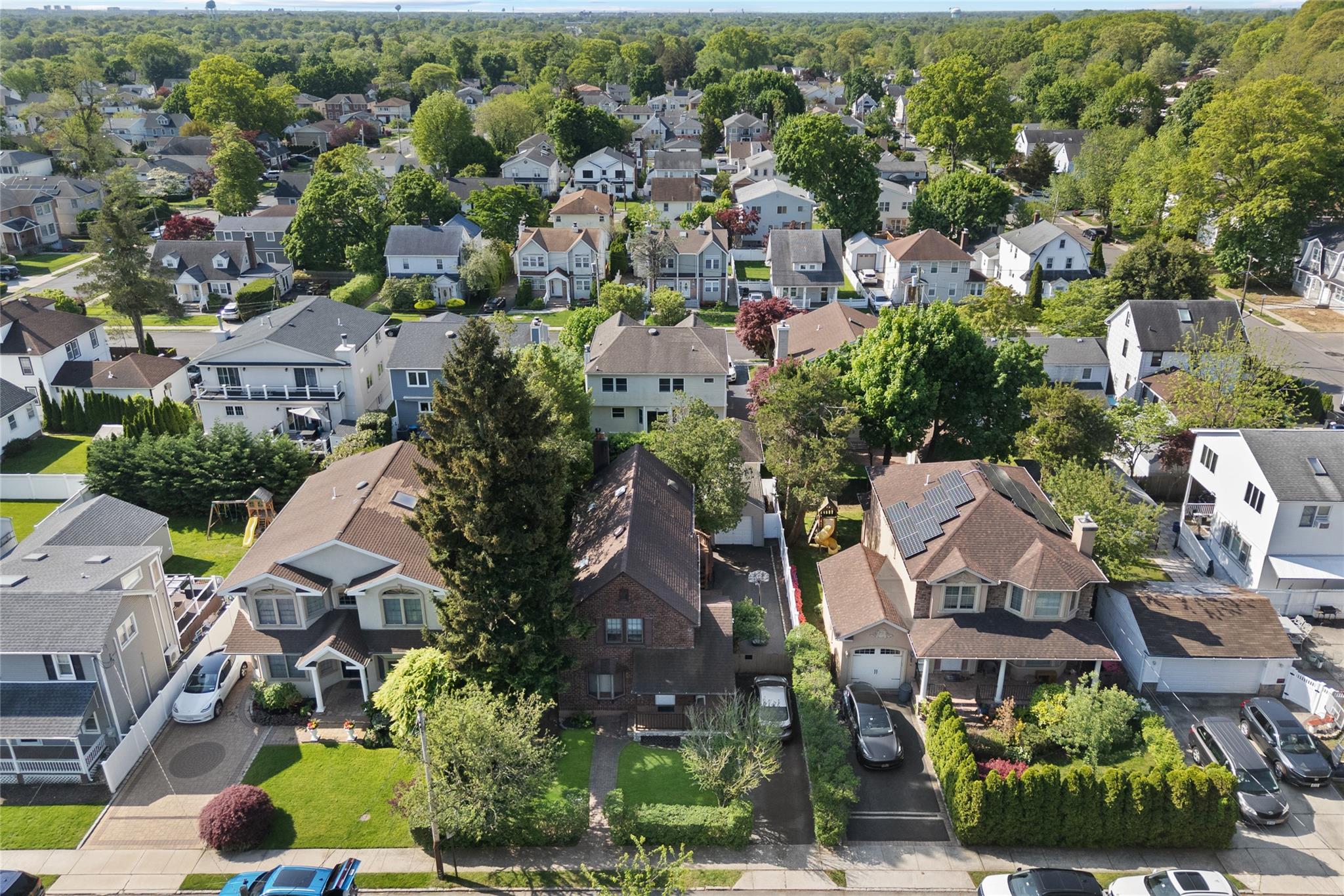 18 Willow Street, Roslyn Heights, New York image 4