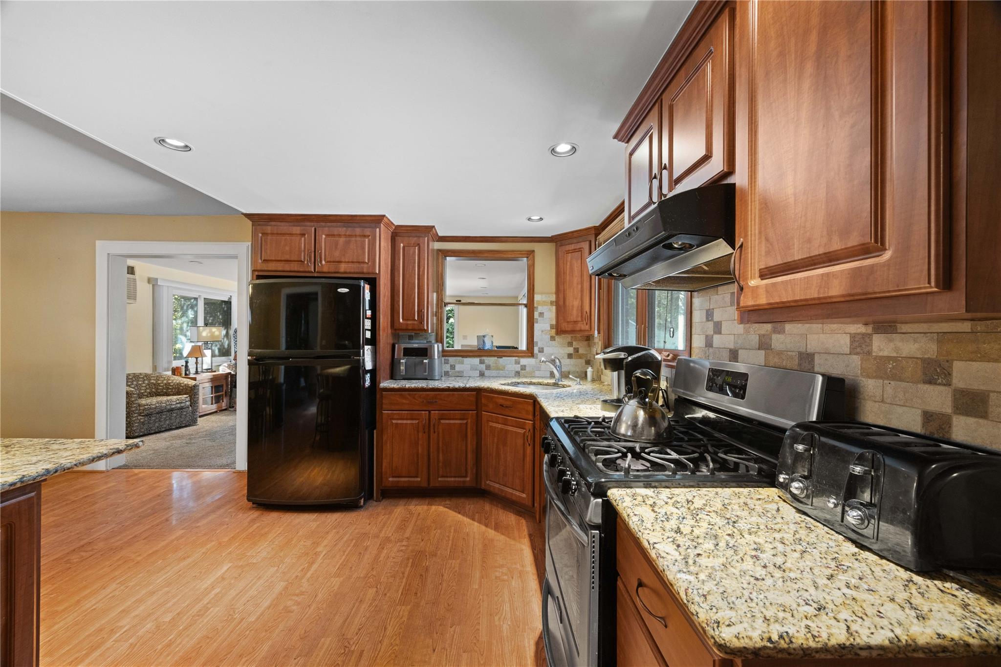 18 Willow Street, Roslyn Heights, New York image 11