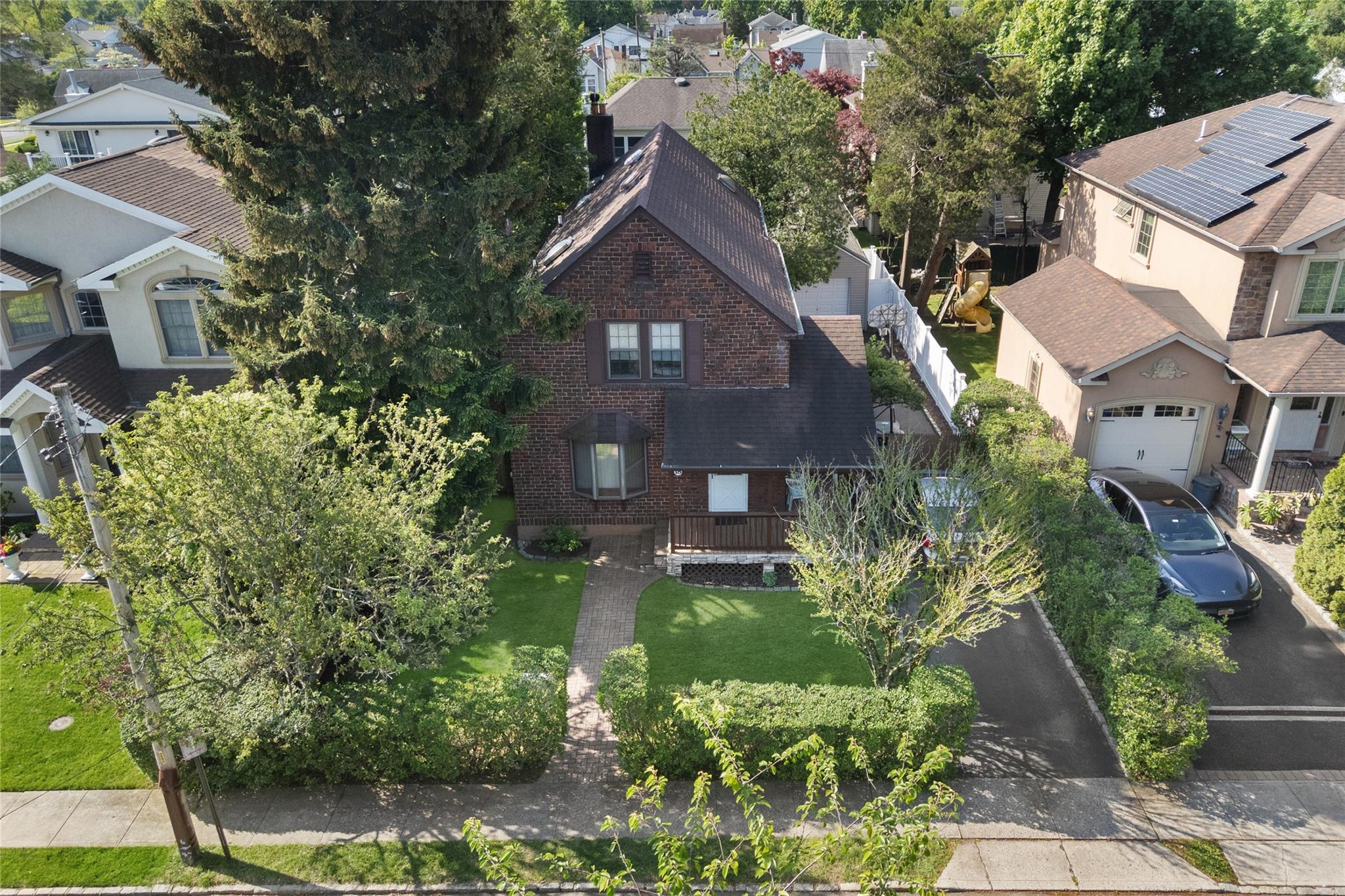 18 Willow Street, Roslyn Heights, New York image 3