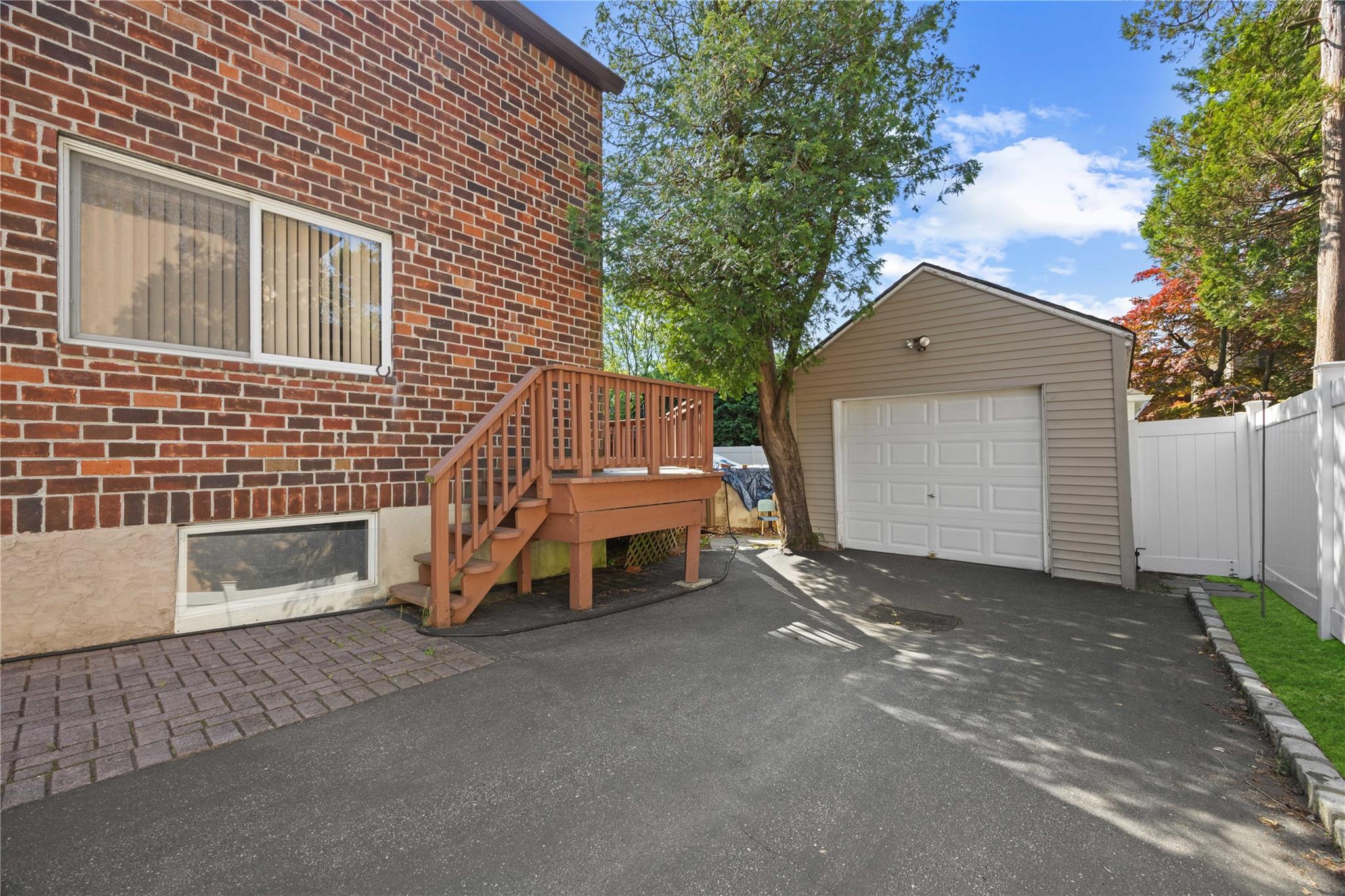 18 Willow Street, Roslyn Heights, New York image 9
