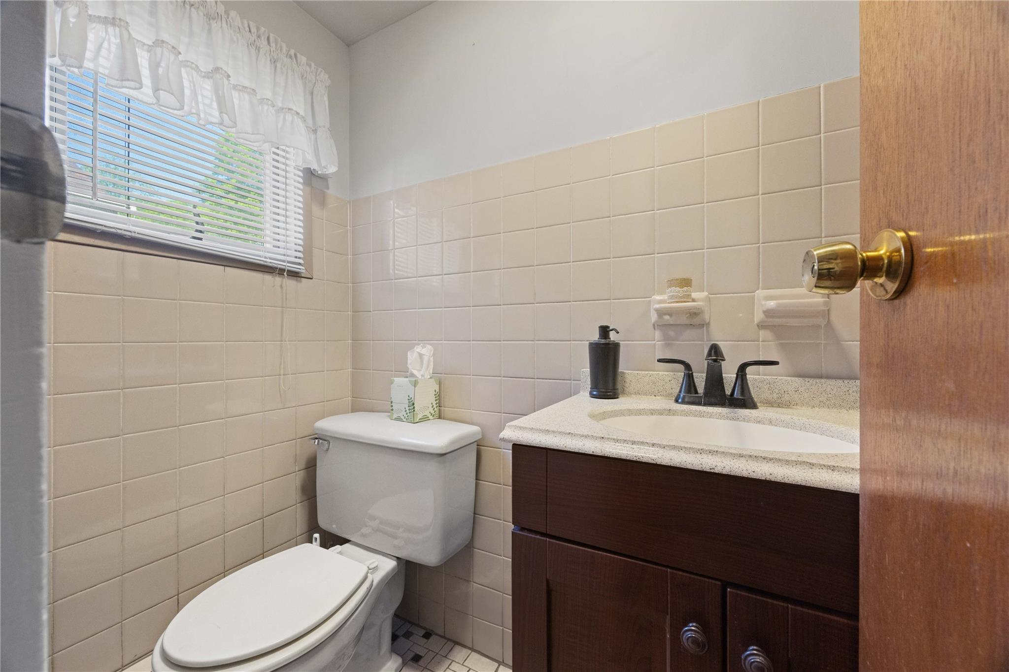 18 Willow Street, Roslyn Heights, New York image 12