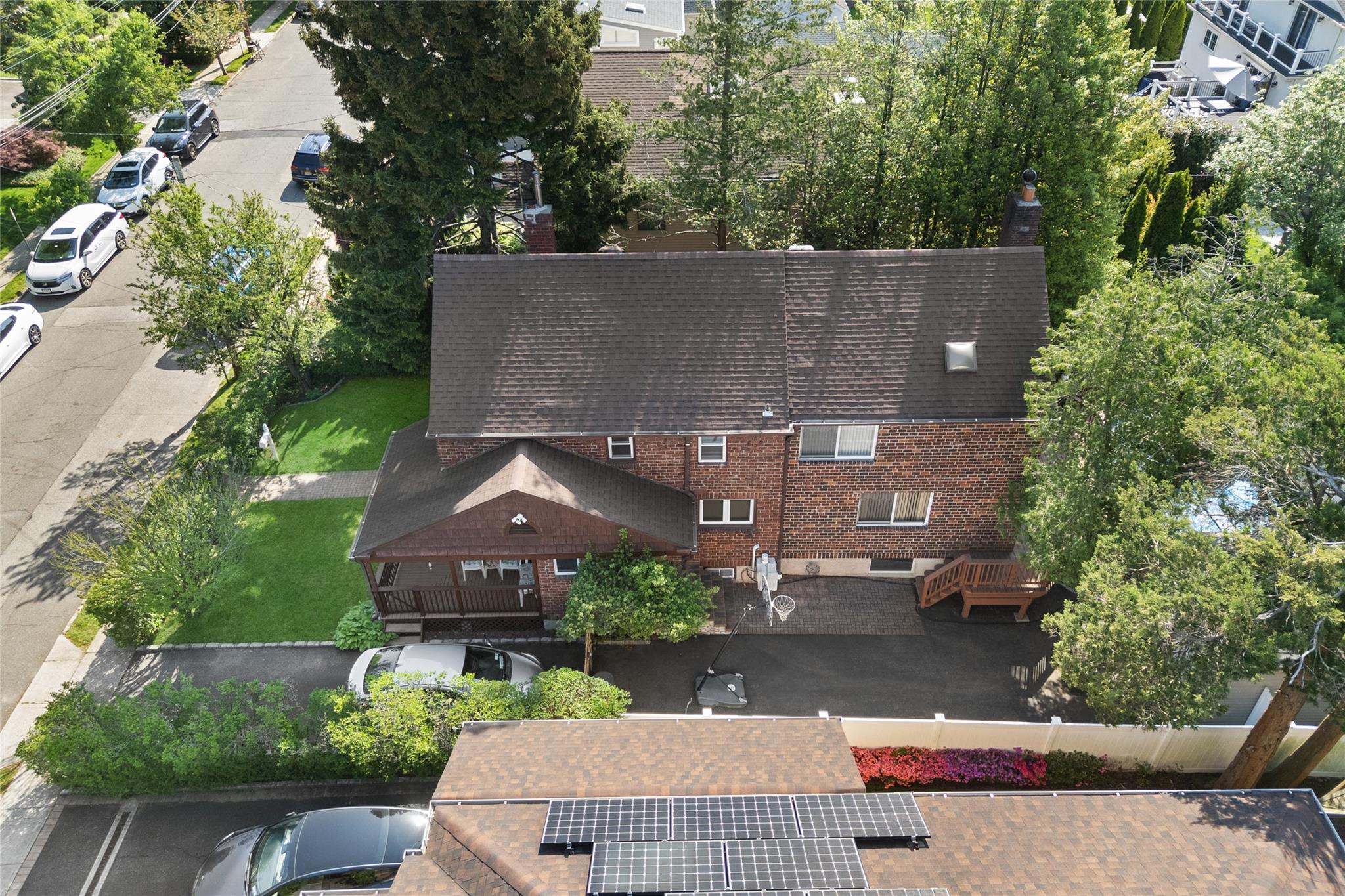 18 Willow Street, Roslyn Heights, New York image 2